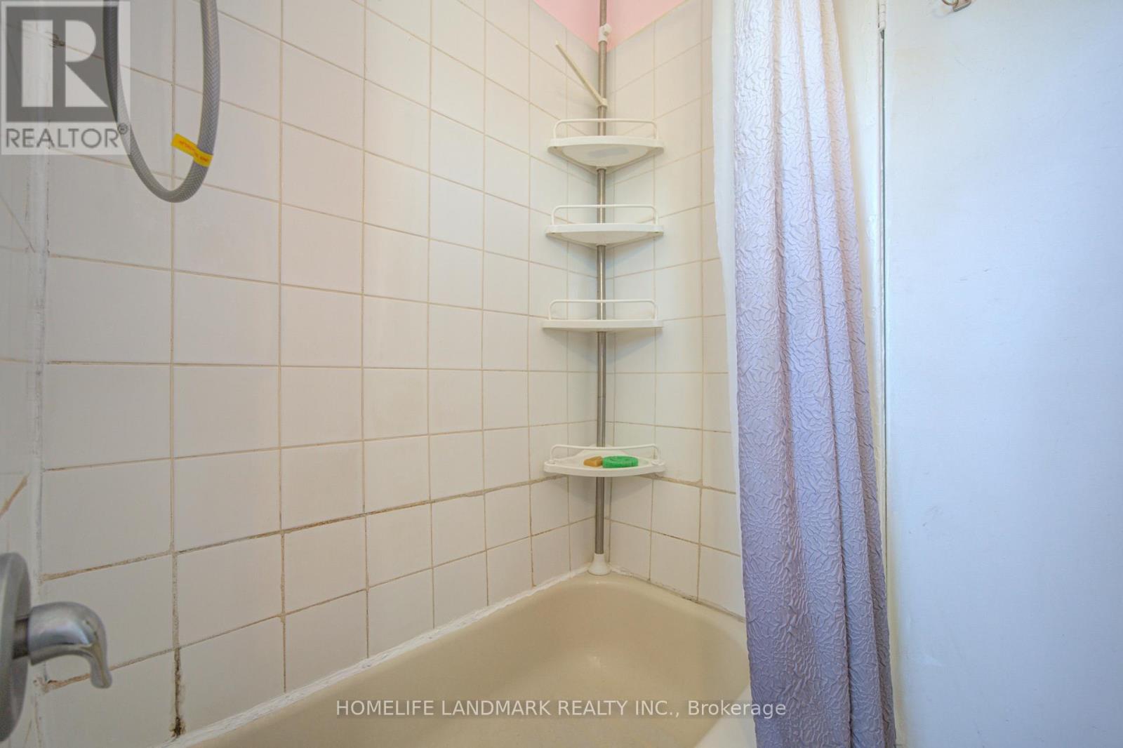 2nd Fl - 19 Armstrong Avenue, Toronto, Ontario  M6H 1V9 - Photo 19 - W13144650