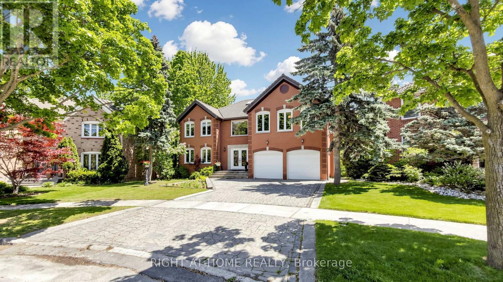 <div class="slider-price">$1,988,888</div><p>27 Carriage Lane, Toronto, Ontario</p>