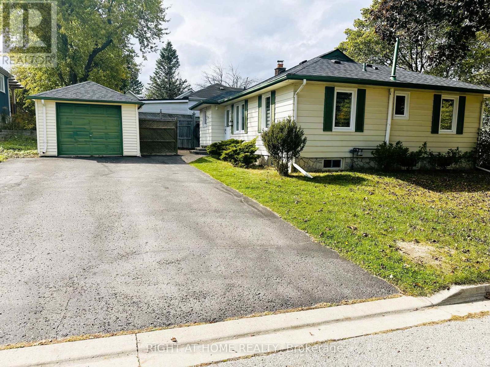 782 Gorham Street, Newmarket, Ontario  L3Y 1L6 - Photo 3 - N13219730