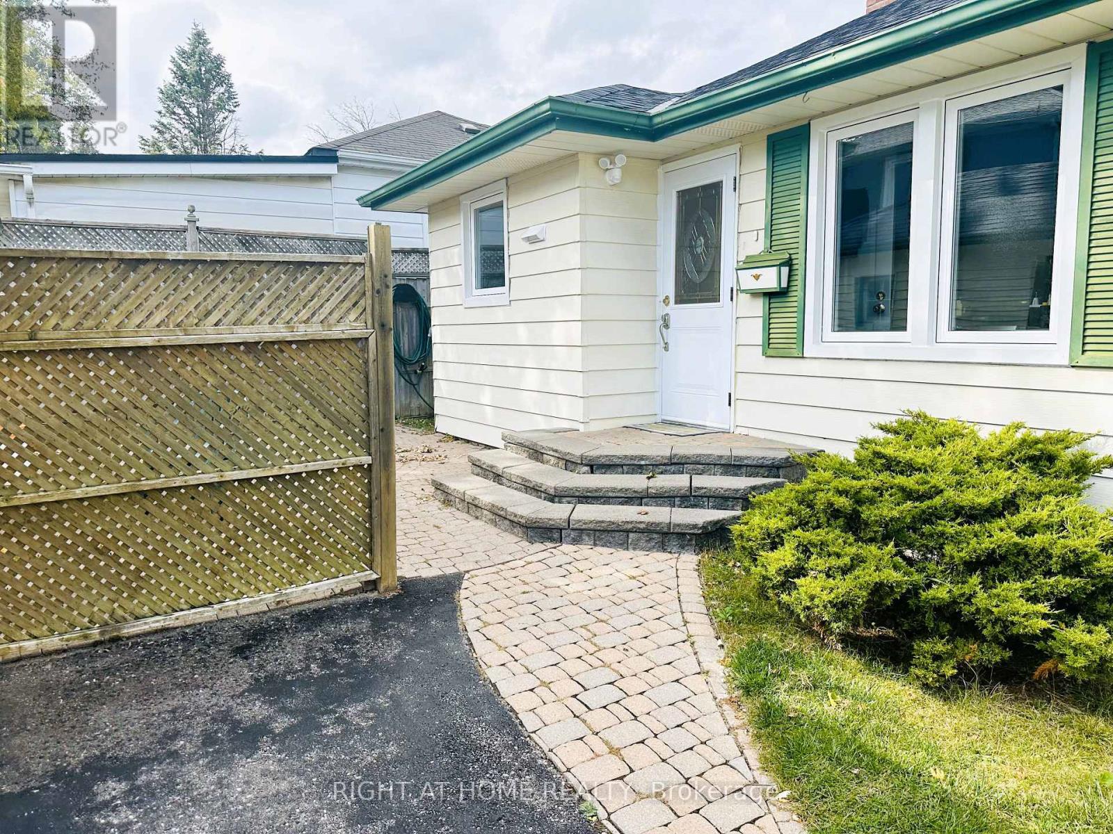 782 Gorham Street, Newmarket, Ontario  L3Y 1L6 - Photo 4 - N13219730