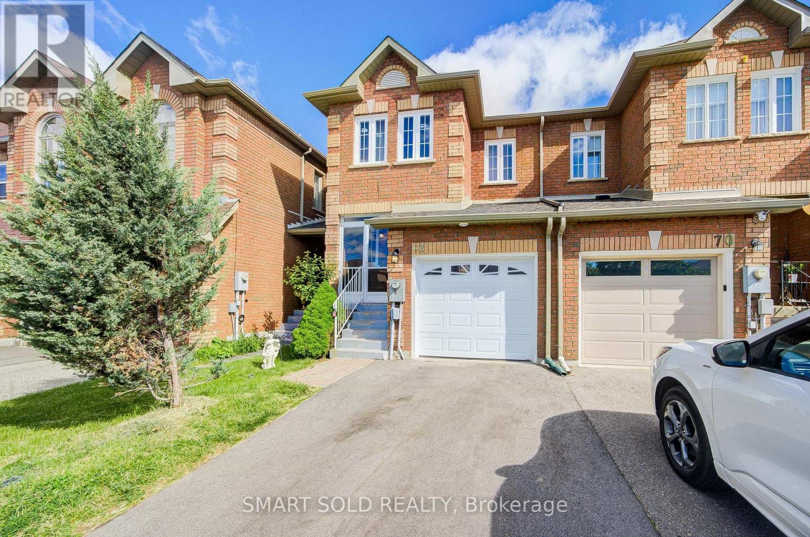 68 Denton Circle, Vaughan, Ontario  L6A 2N4 - Photo 2 - N13219746