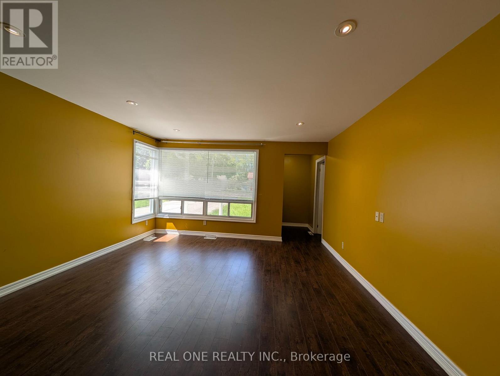 157 Bessborough Drive, Georgina, Ontario  L4P 2R7 - Photo 11 - N13219762