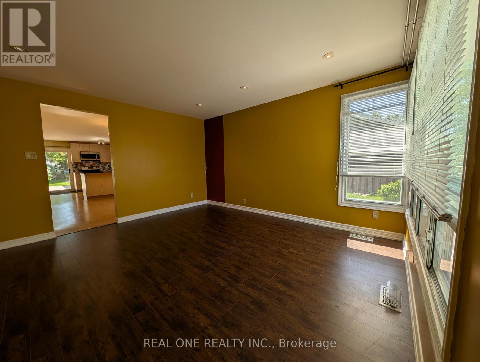 157 Bessborough Drive, Georgina, Ontario  L4P 2R7 - Photo 14 - N13219762