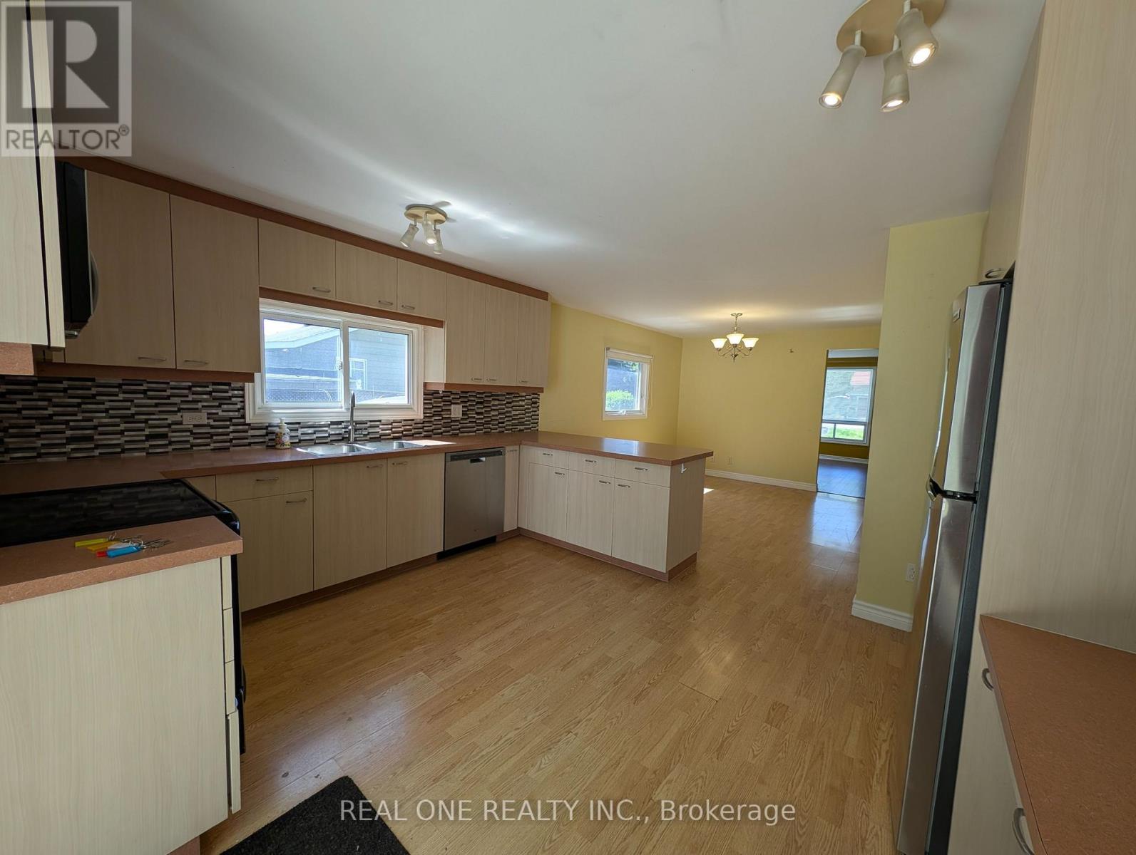 157 Bessborough Drive, Georgina, Ontario  L4P 2R7 - Photo 6 - N13219762