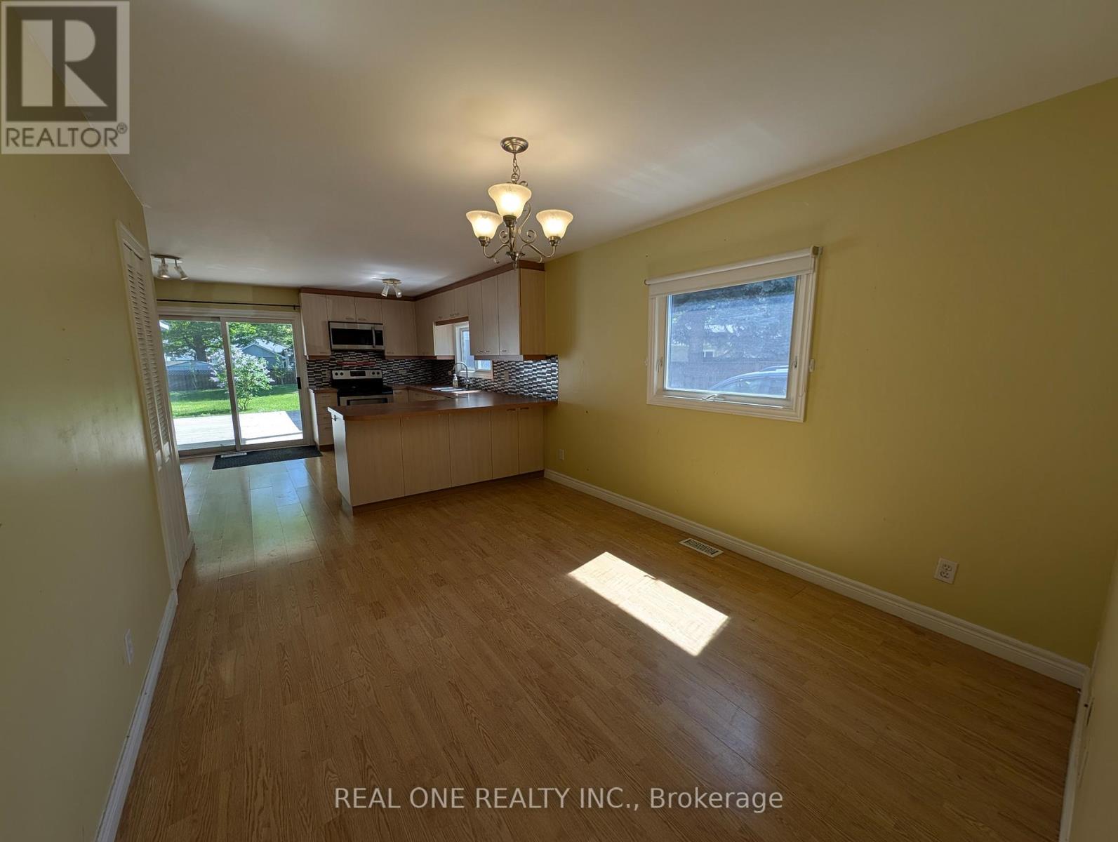157 Bessborough Drive, Georgina, Ontario  L4P 2R7 - Photo 8 - N13219762