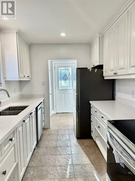 2421 Speyside Drive, Mississauga, Ontario  L5K 1X5 - Photo 2 - W13219736