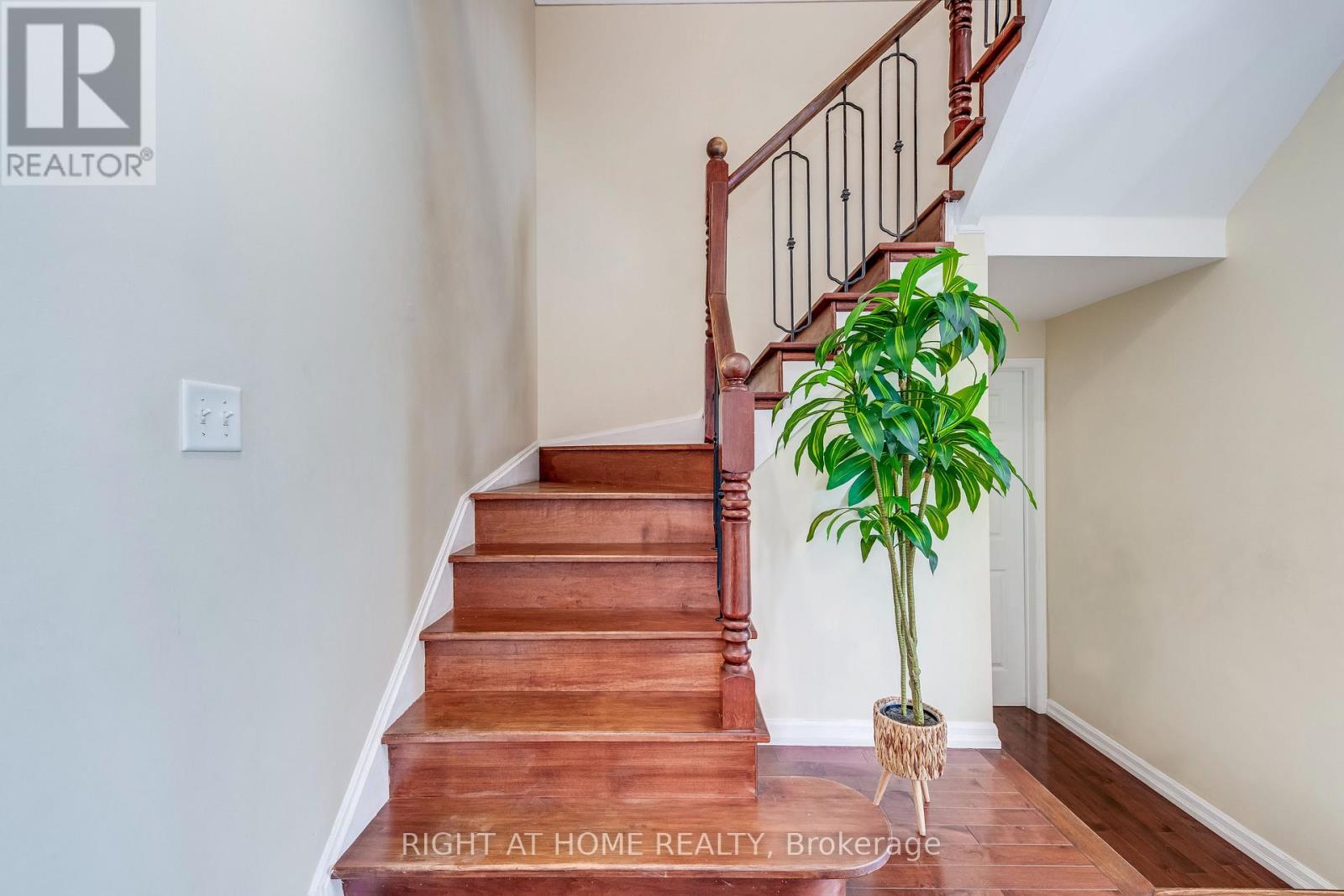3048 Jenn Avenue, Burlington, Ontario  L7M 0C8 - Photo 11 - W13219766
