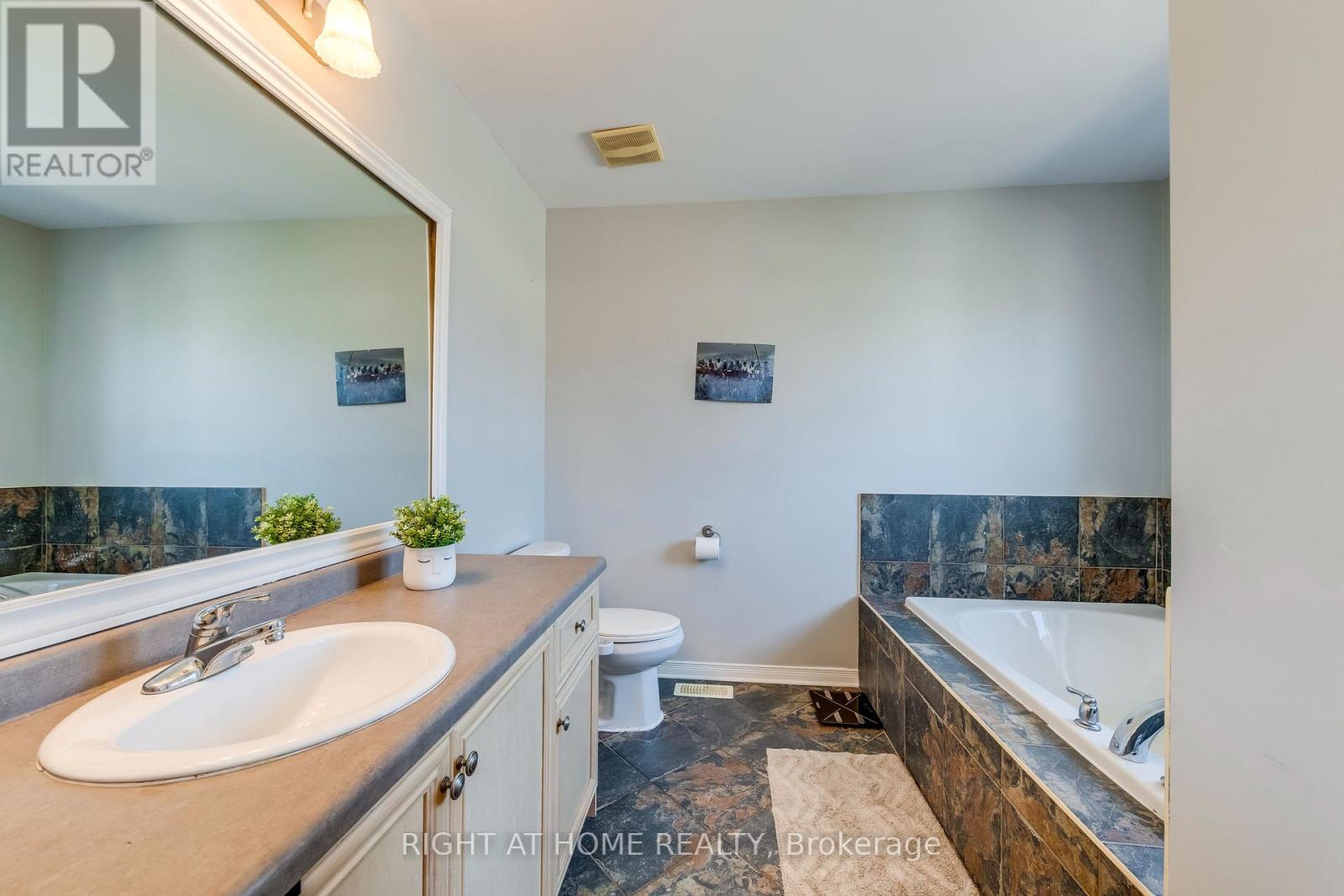 3048 Jenn Avenue, Burlington, Ontario  L7M 0C8 - Photo 17 - W13219766
