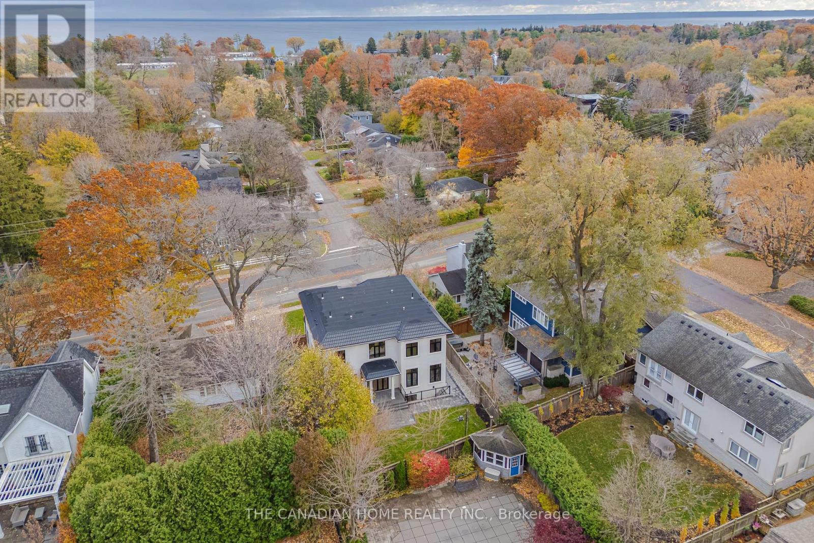 499 Rebecca Street, Oakville, Ontario  L6K 1K8 - Photo 2 - W13219772