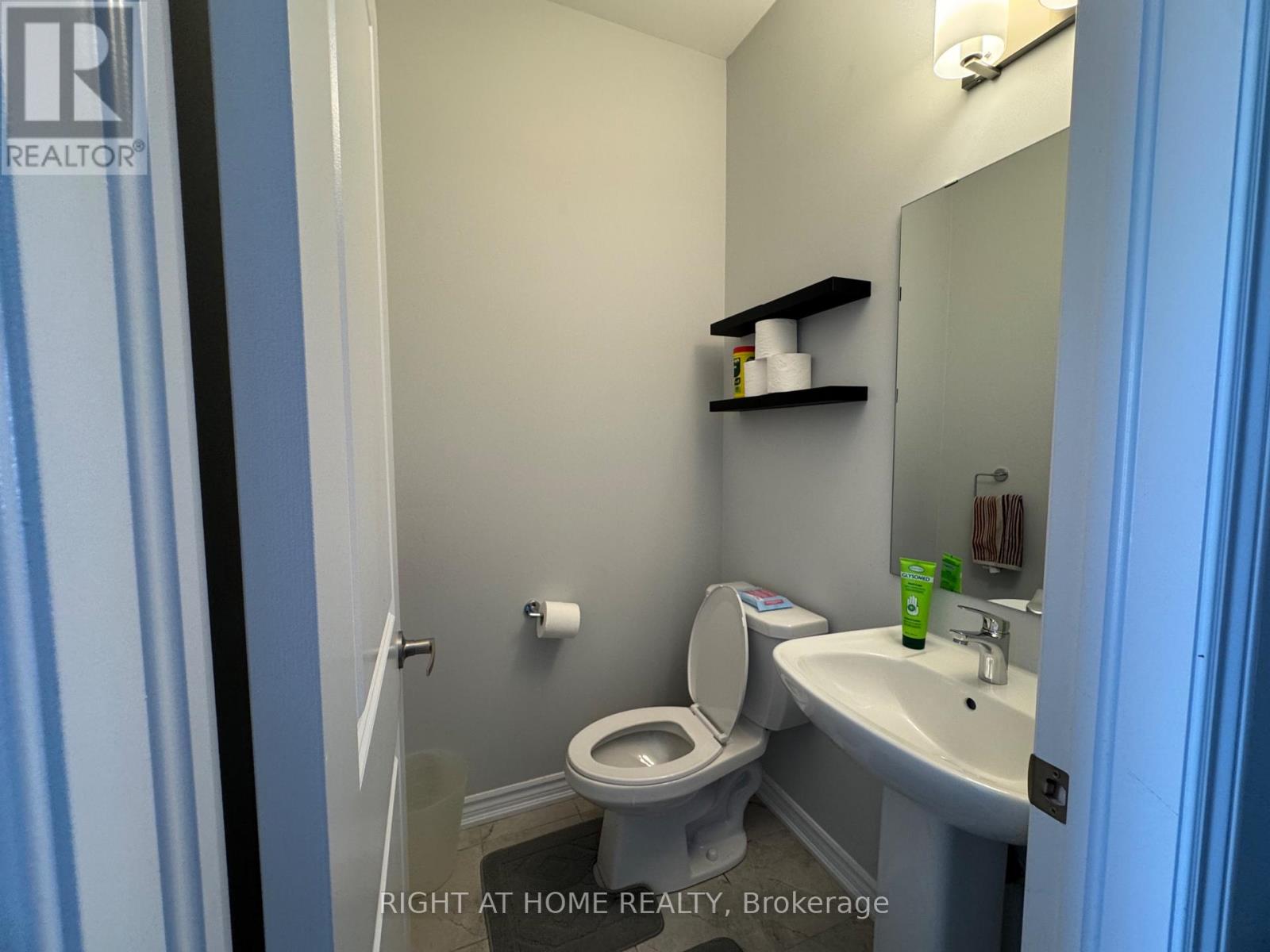1093 Thompson Drive, Oshawa, Ontario  L1L 0V5 - Photo 6 - E13205084