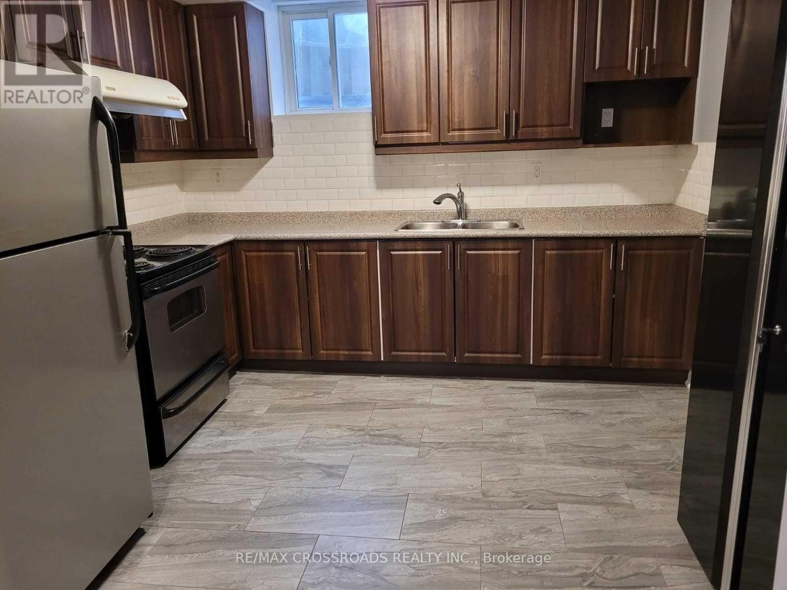 673 Bristol Road W, Mississauga, Ontario  L5R 3S3 - Photo 2 - W13214136