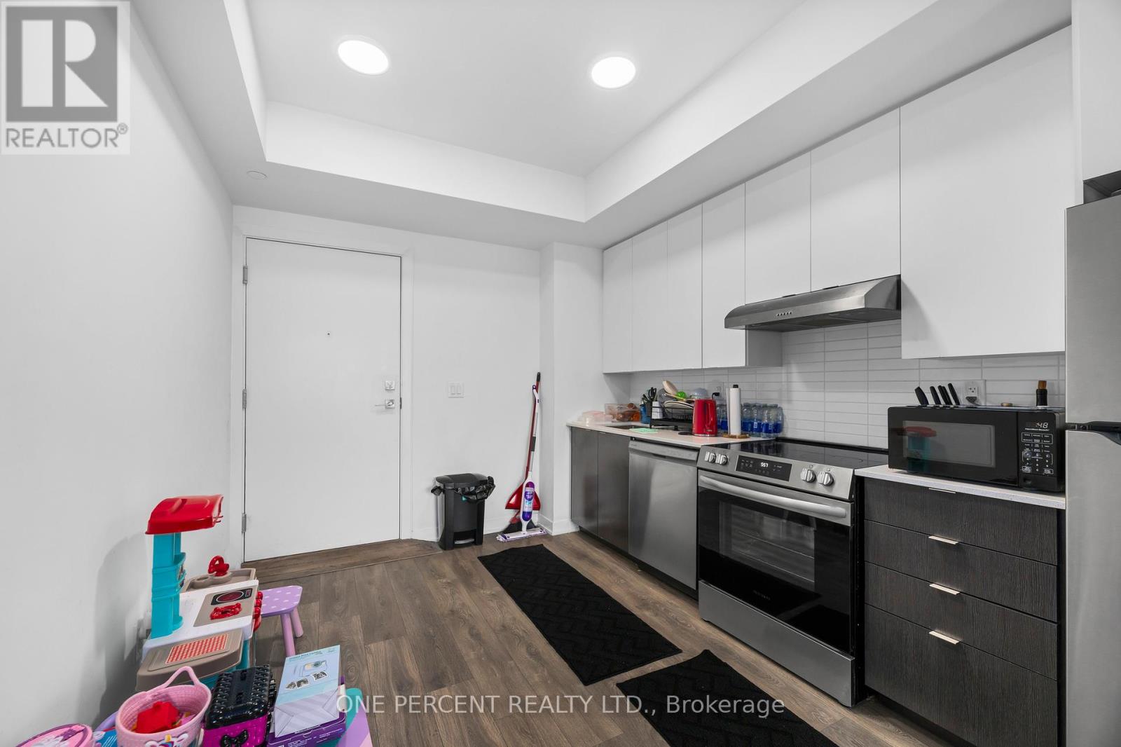 610 - 165 Canon Jackson Drive, Toronto, Ontario  M6M 0C4 - Photo 3 - W13082912