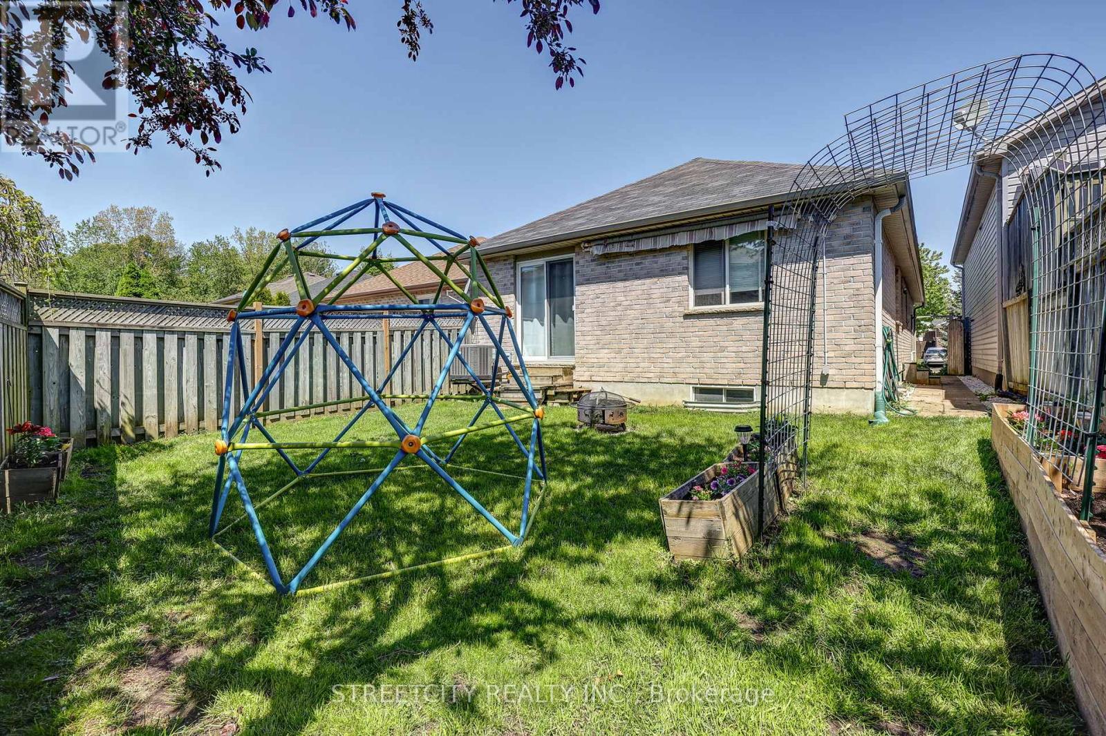 247 Exmouth Circle, London East (East I), Ontario  N5V 5G5 - Photo 25 - X13219962