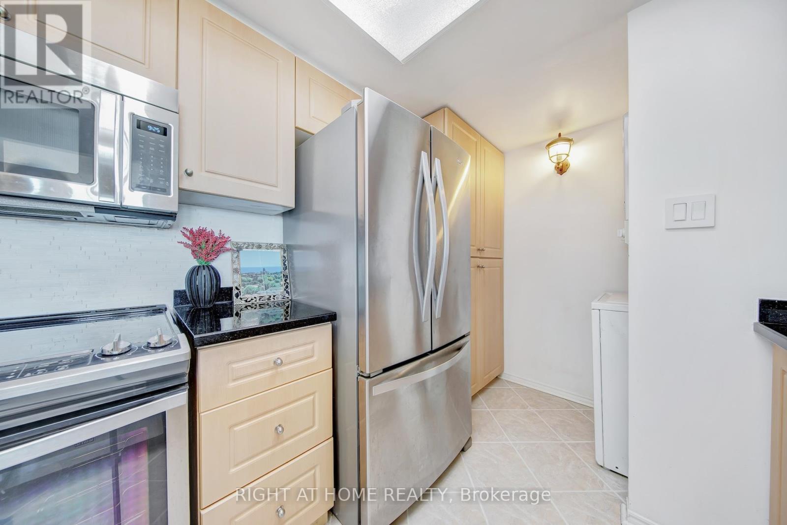 2027 - 3 Greystone Walk Drive, Toronto, Ontario M1K 5J4 - Photo 17 - E13219846