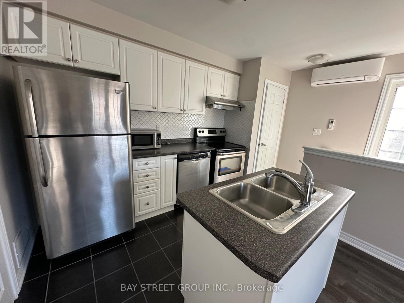 Coach - 21 Duncan Road, Markham, Ontario  L6B 0T5 - Photo 6 - N13219836