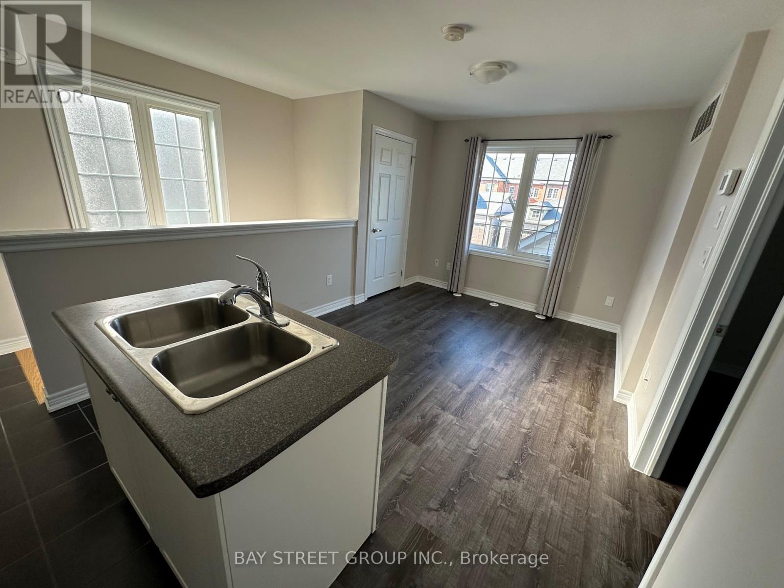 Coach - 21 Duncan Road, Markham, Ontario  L6B 0T5 - Photo 8 - N13219836