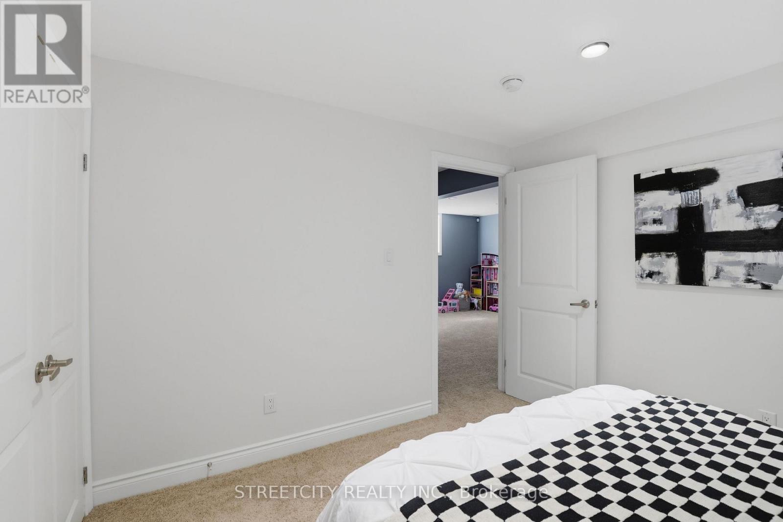 2322 Buroak Drive, London North, Ontario  N6G 0L1 - Photo 31 - X13220060