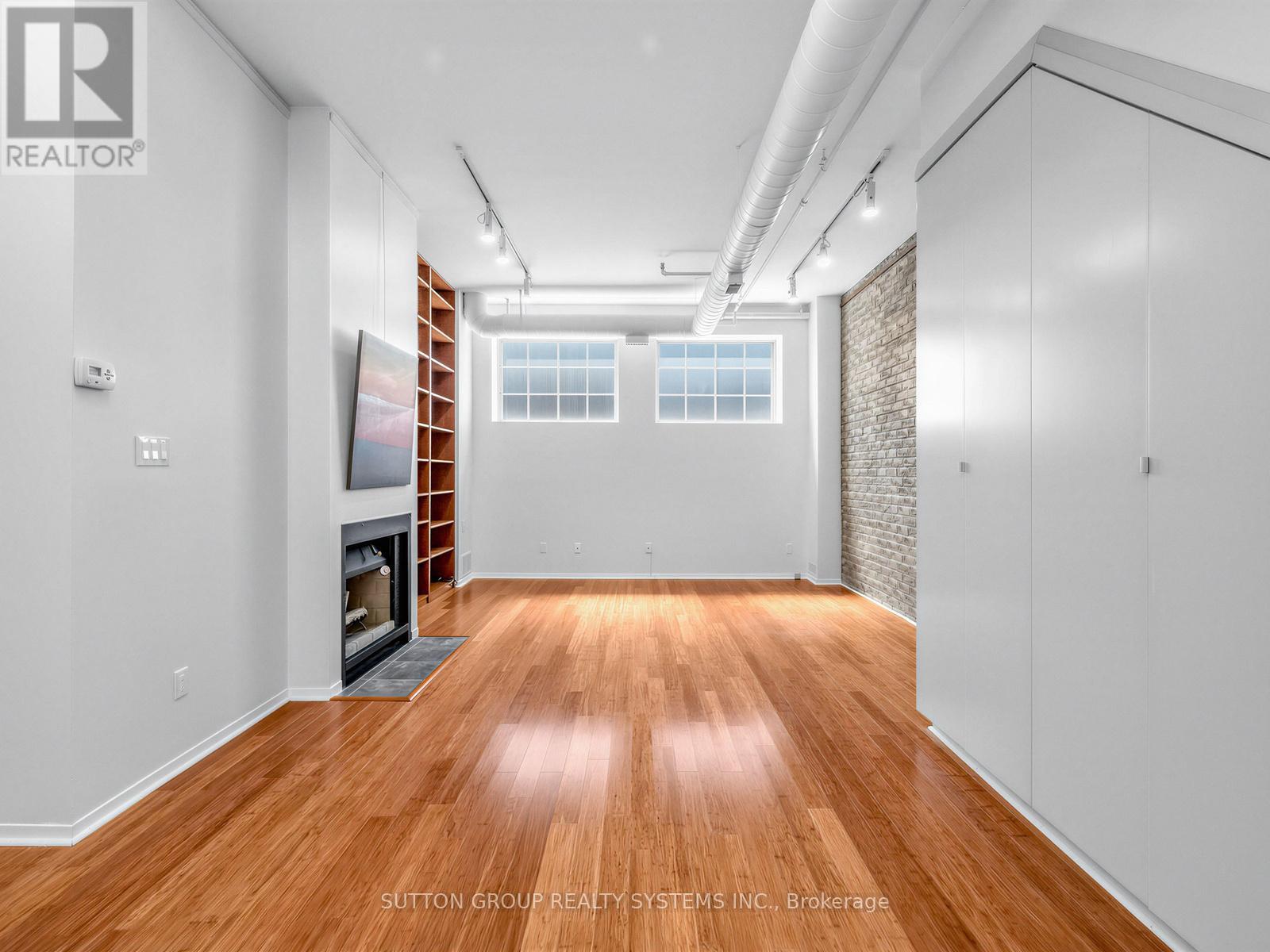 5 - 6 Bartlett Avenue W, Toronto, Ontario  M6H 3E7 - Photo 4 - W13219952