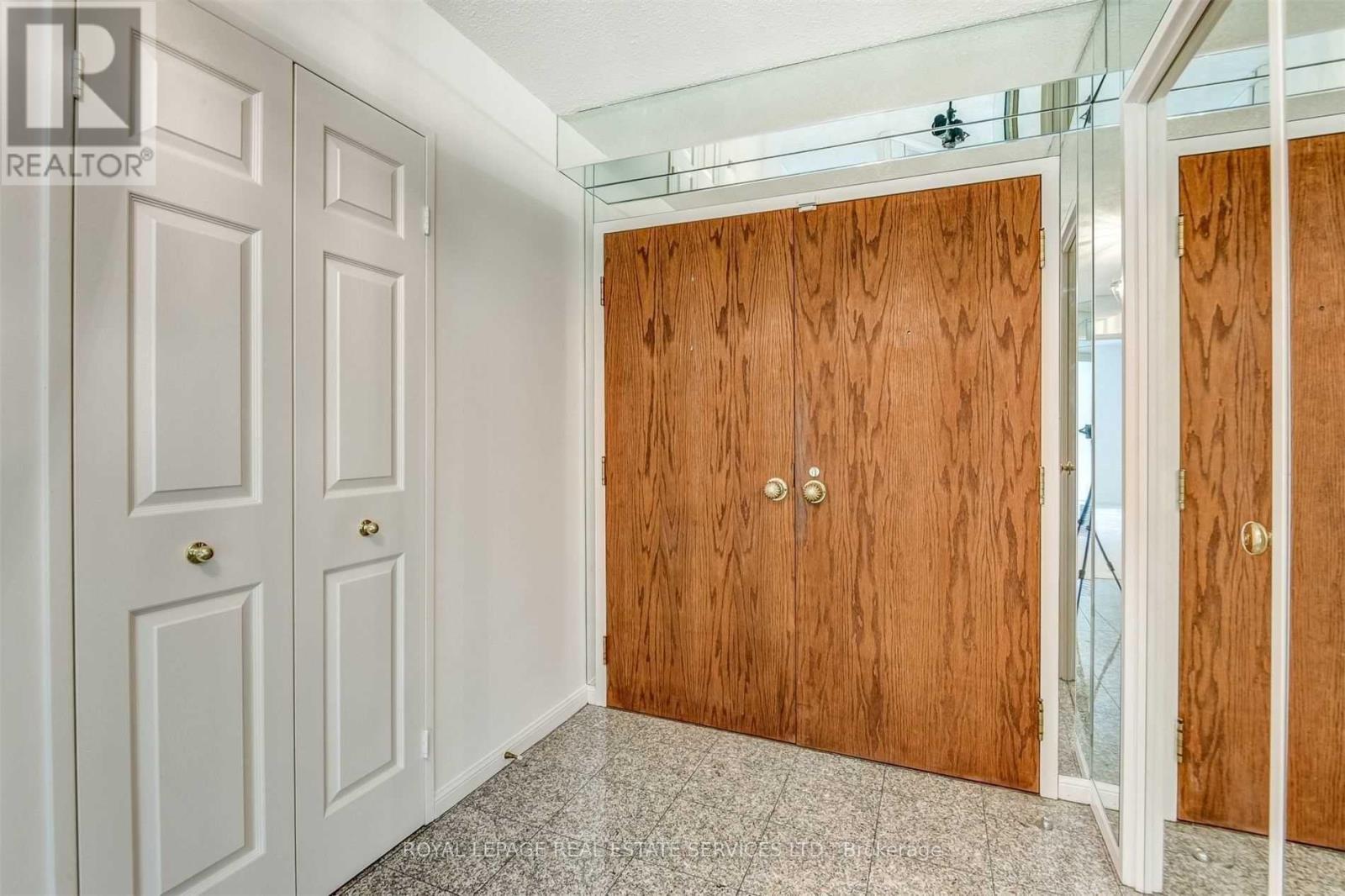 303 - 2545 Bloor Street W, Toronto, Ontario  M6S 1S1 - Photo 3 - W13219970