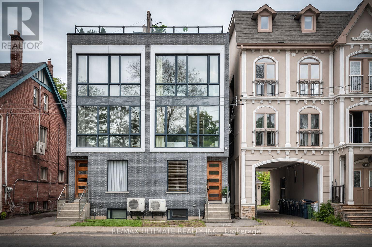5 - 126 SPADINA ROAD