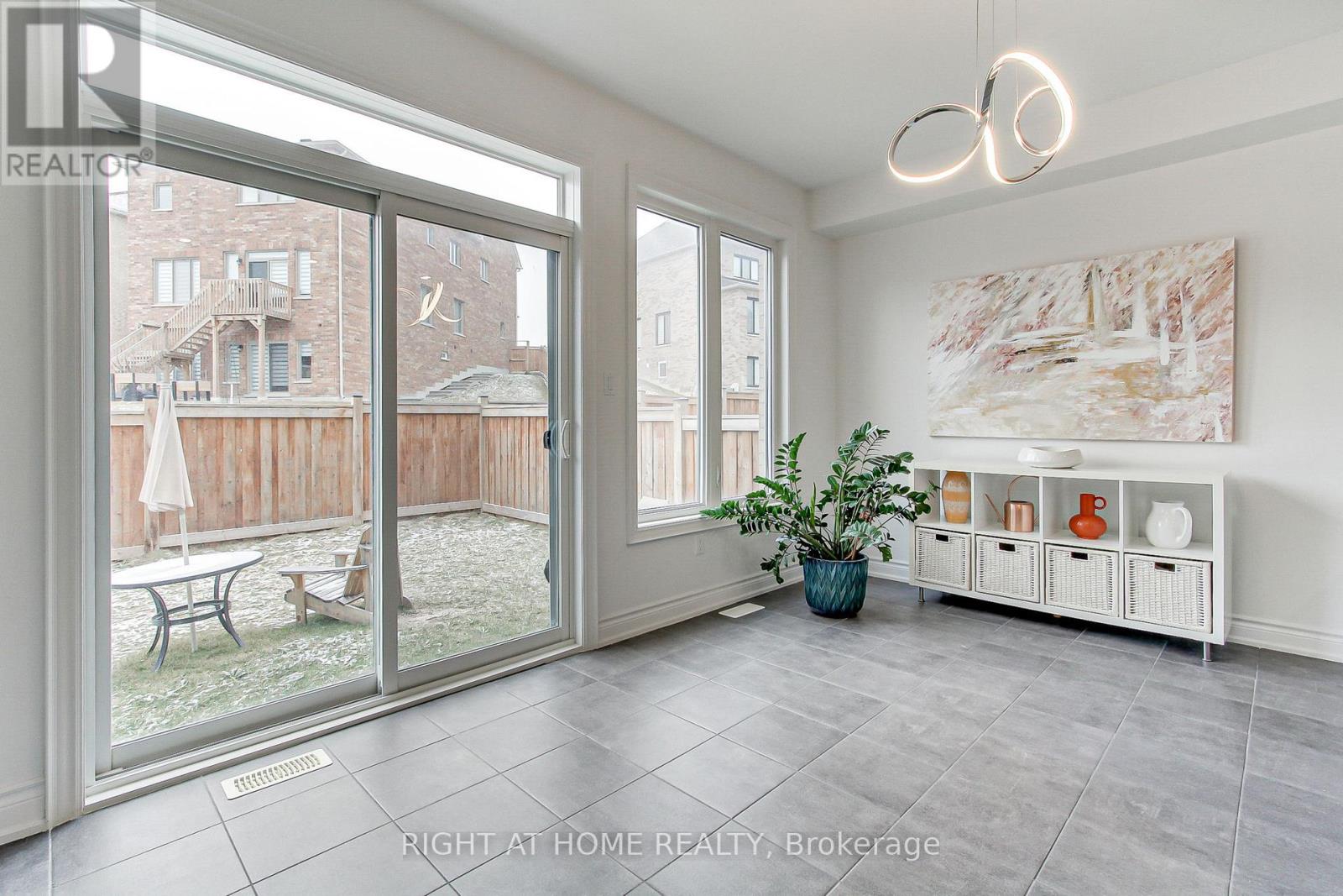 29 Pear Blossom Way, East Gwillimbury, Ontario  L9N 0T3 - Photo 12 - N13220058