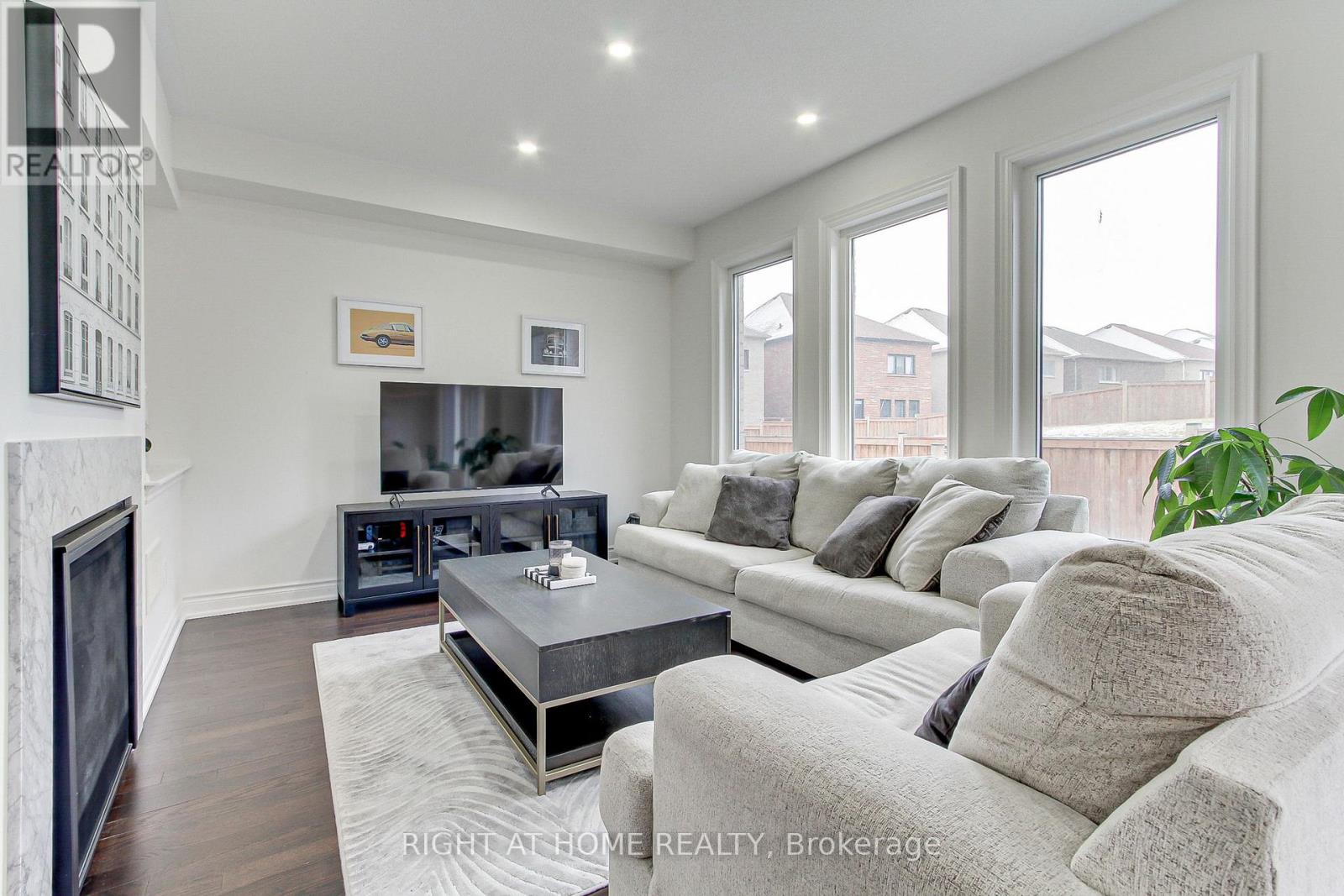 29 Pear Blossom Way, East Gwillimbury, Ontario  L9N 0T3 - Photo 13 - N13220058