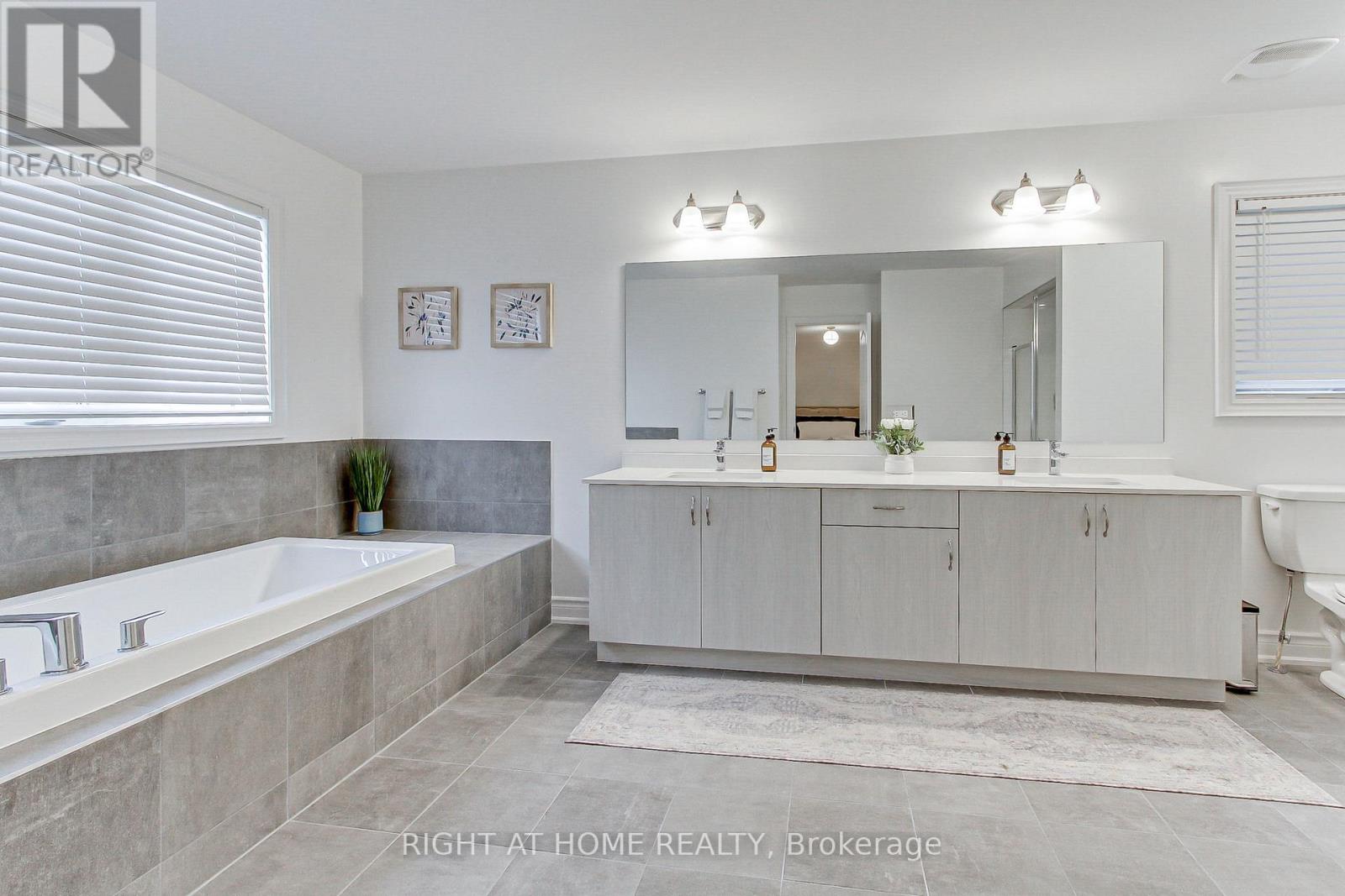 29 Pear Blossom Way, East Gwillimbury, Ontario  L9N 0T3 - Photo 23 - N13220058
