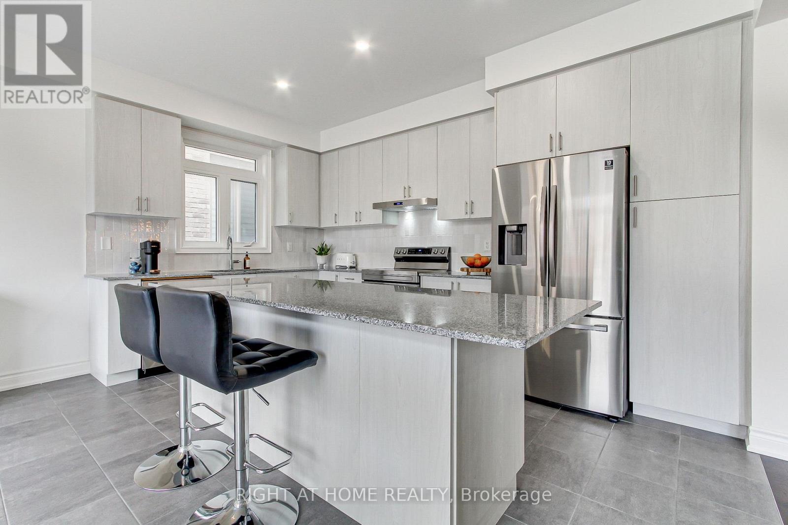 29 Pear Blossom Way, East Gwillimbury, Ontario  L9N 0T3 - Photo 7 - N13220058