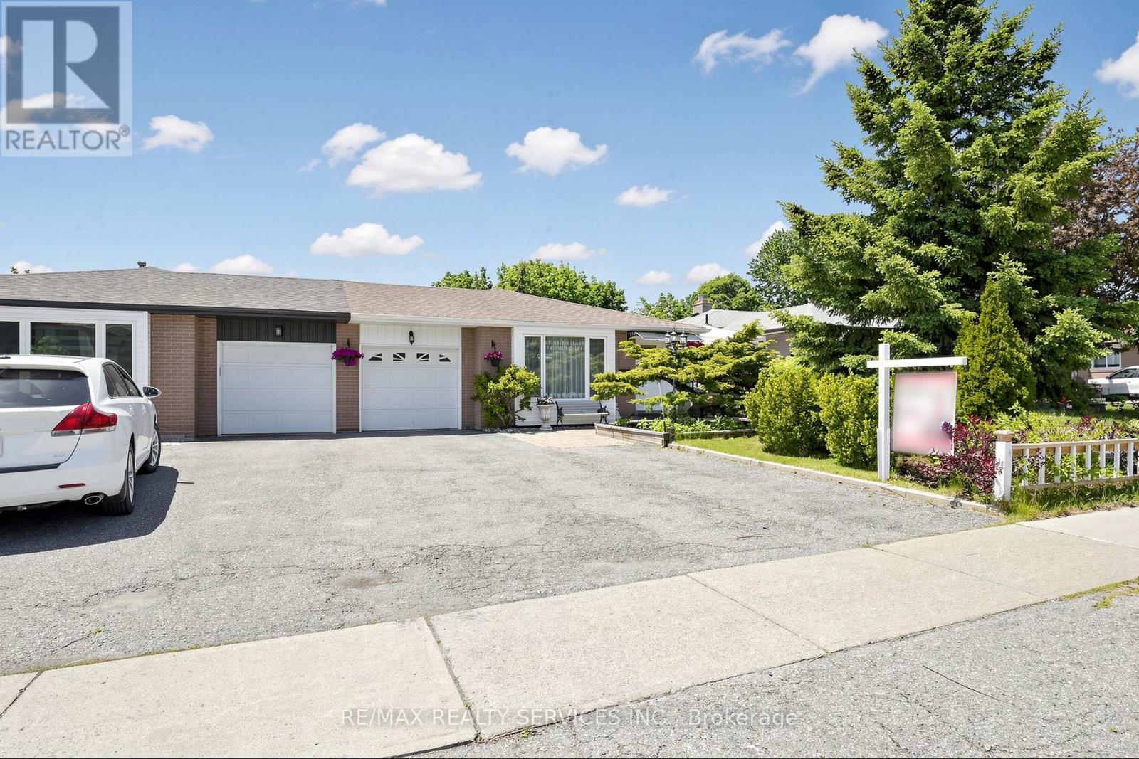 36 Glenvale Boulevard, Brampton, Ontario  L6S 1J1 - Photo 3 - W13220012