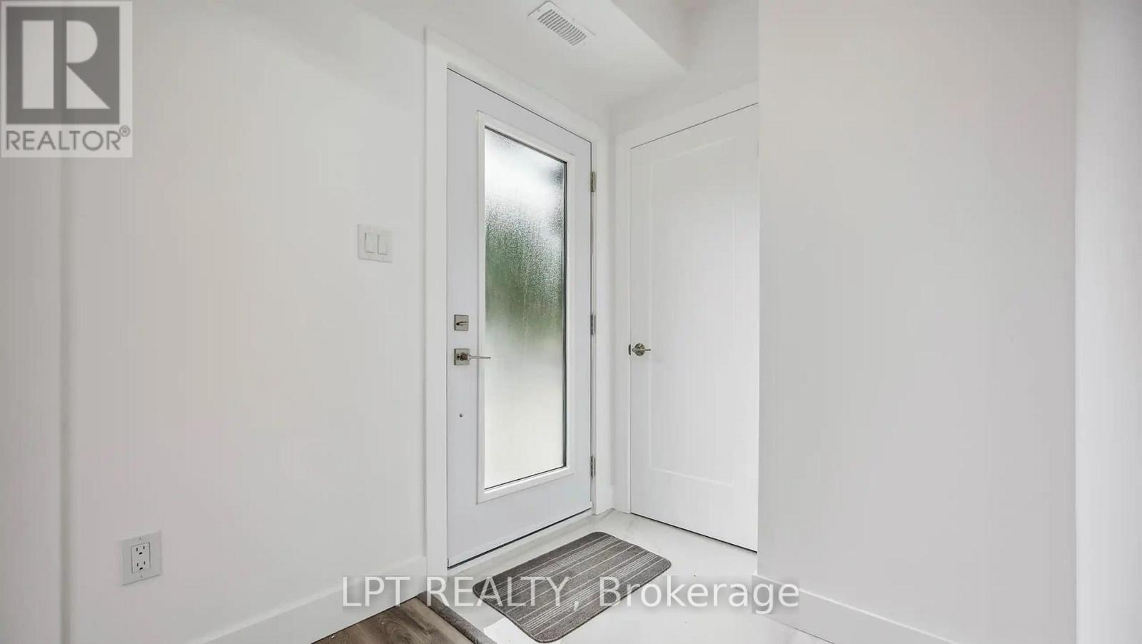 19 Hatfield Crescent, Toronto, Ontario  M9W 3R7 - Photo 4 - W13220016
