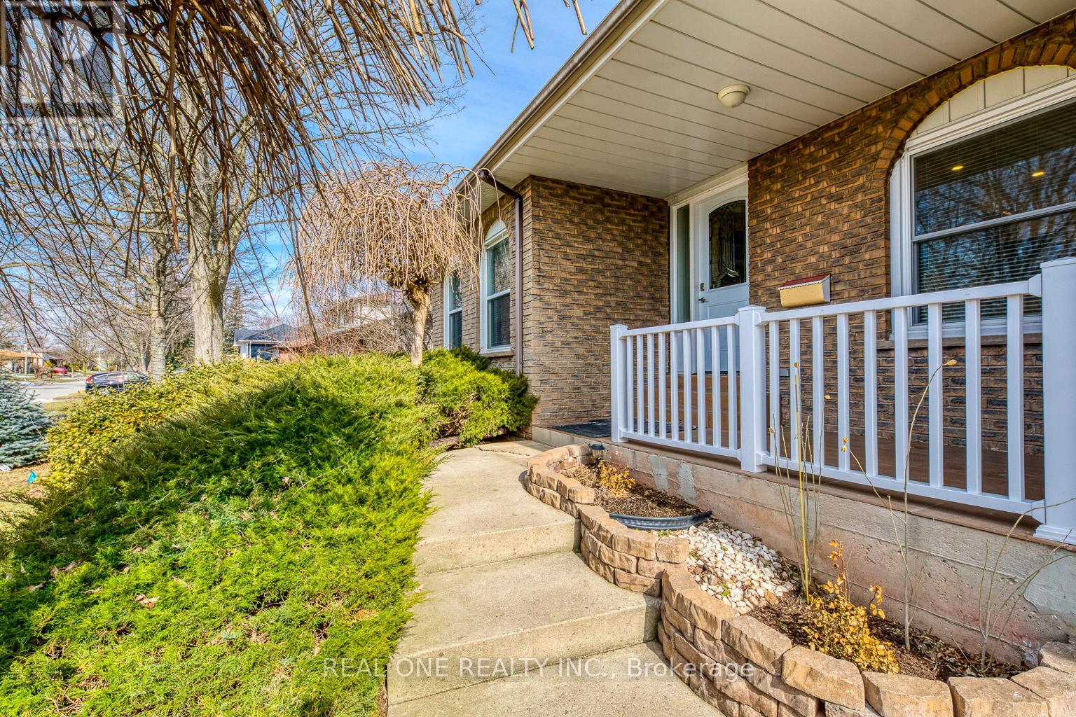 533 Tipperton Crescent, Oakville, Ontario  L6L 5E1 - Photo 2 - W13220018