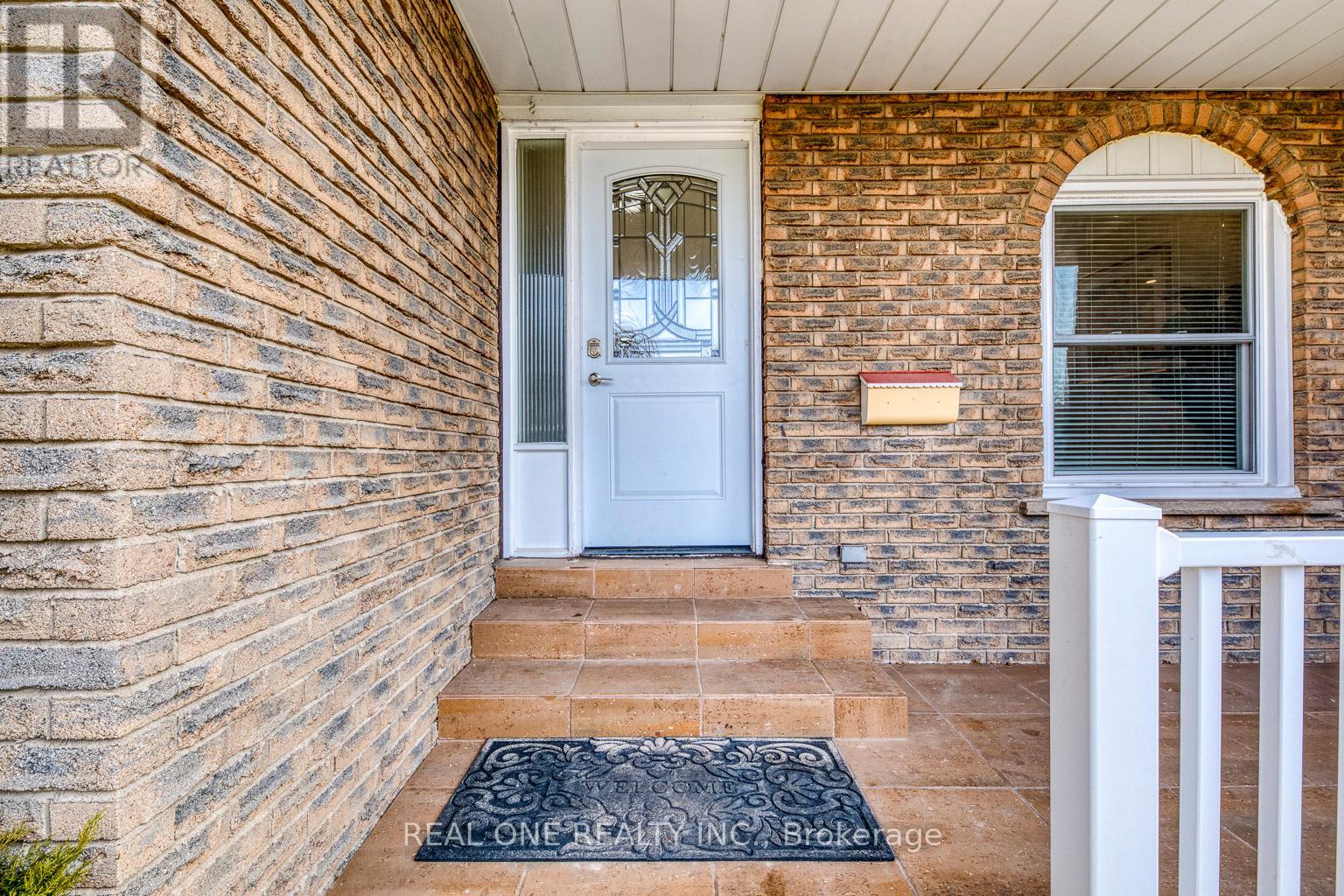 533 Tipperton Crescent, Oakville, Ontario  L6L 5E1 - Photo 3 - W13220018