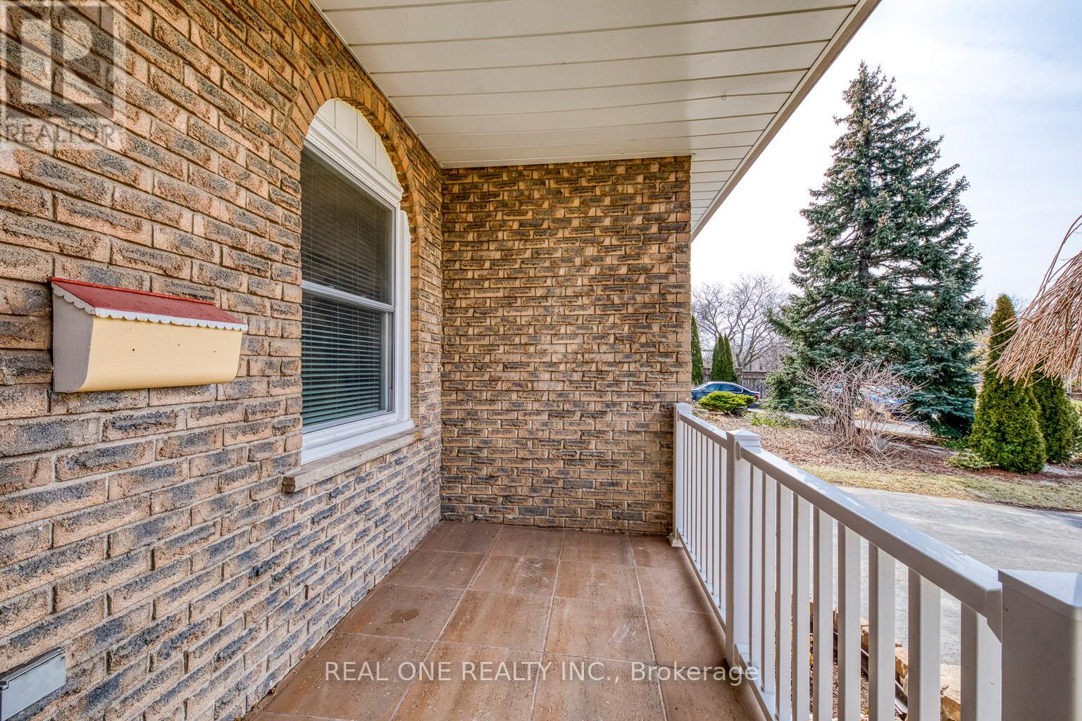 533 Tipperton Crescent, Oakville, Ontario  L6L 5E1 - Photo 4 - W13220018
