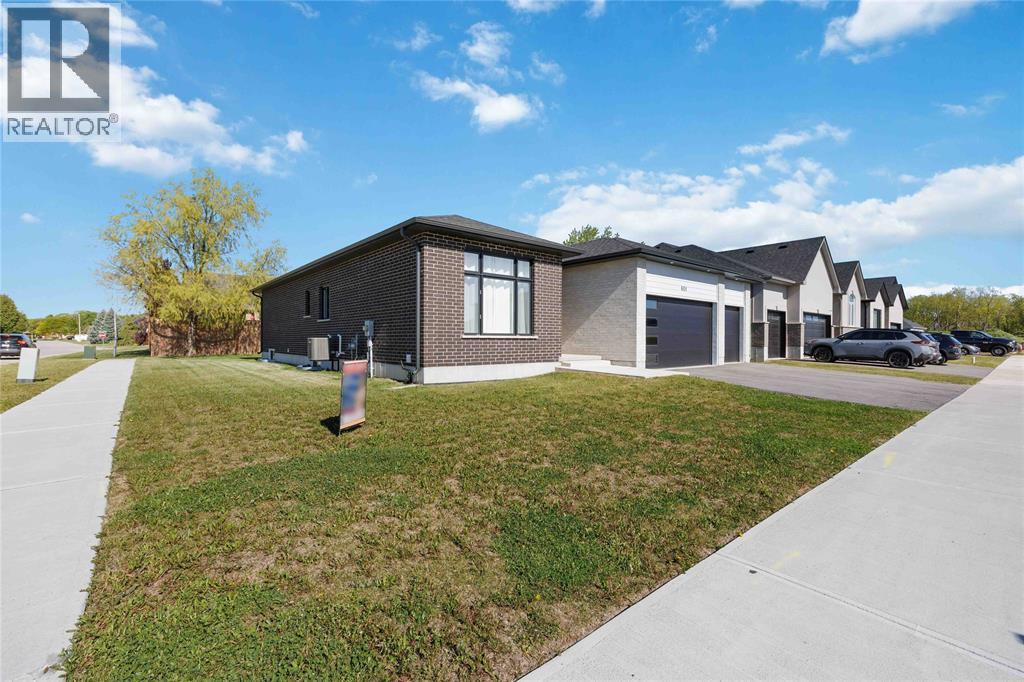 601 Sweetbay CRESCENT Sarnia Ontario Canada N7S0A8 2
