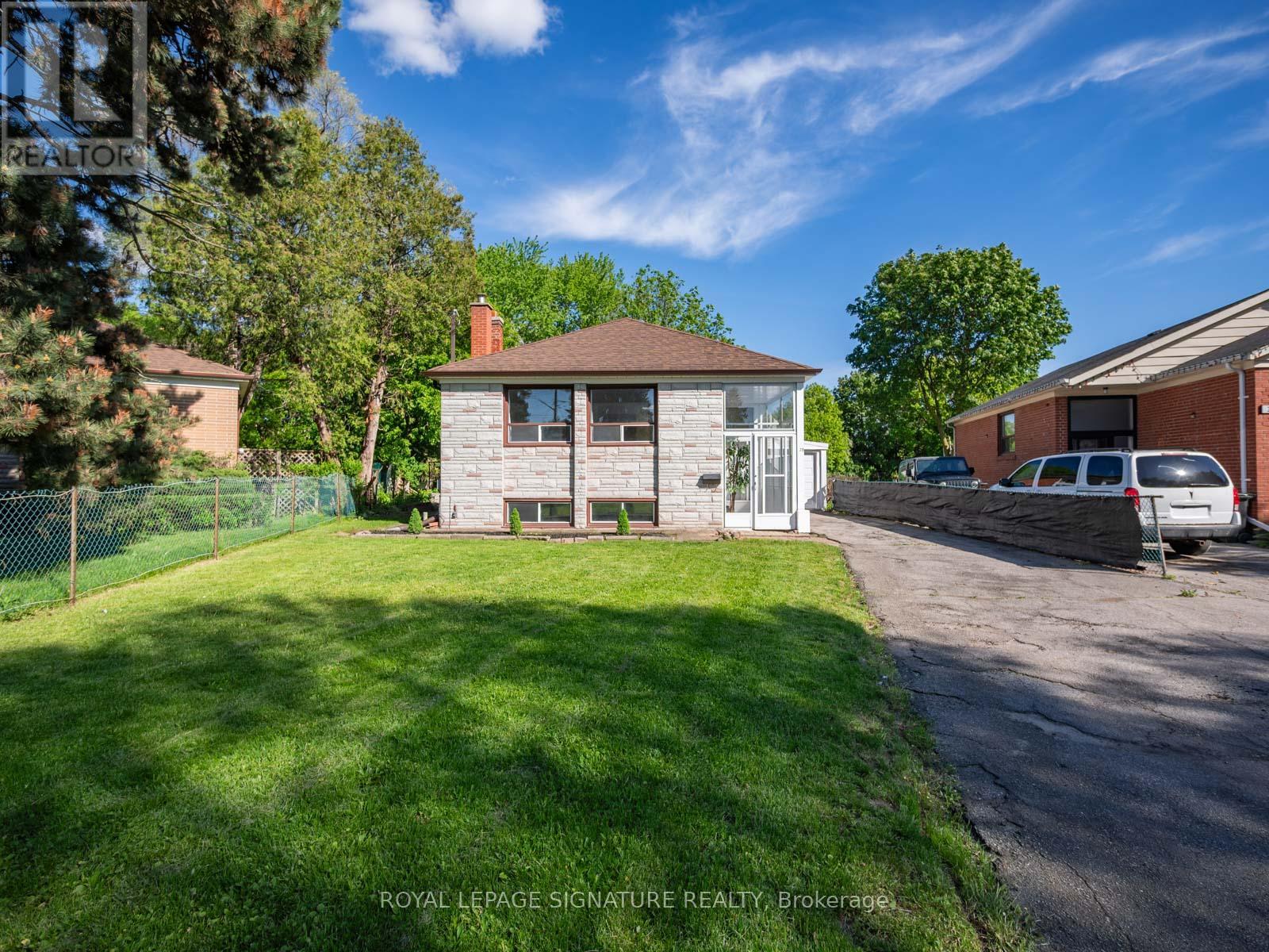 27 Dalecliff Crescent, Toronto, Ontario  M1R 3L6 - Photo 2 - E13220154