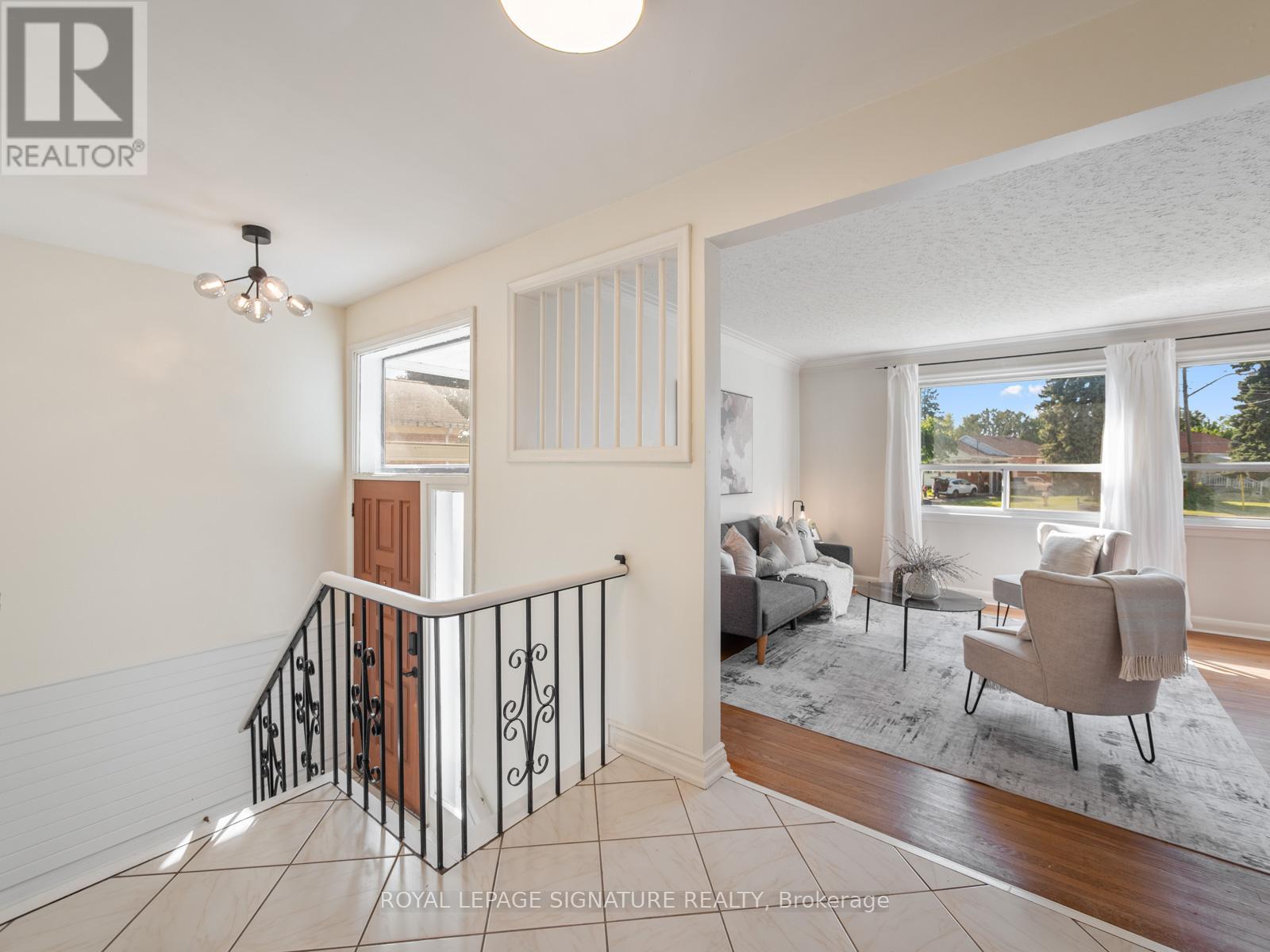 27 Dalecliff Crescent, Toronto, Ontario  M1R 3L6 - Photo 4 - E13220154