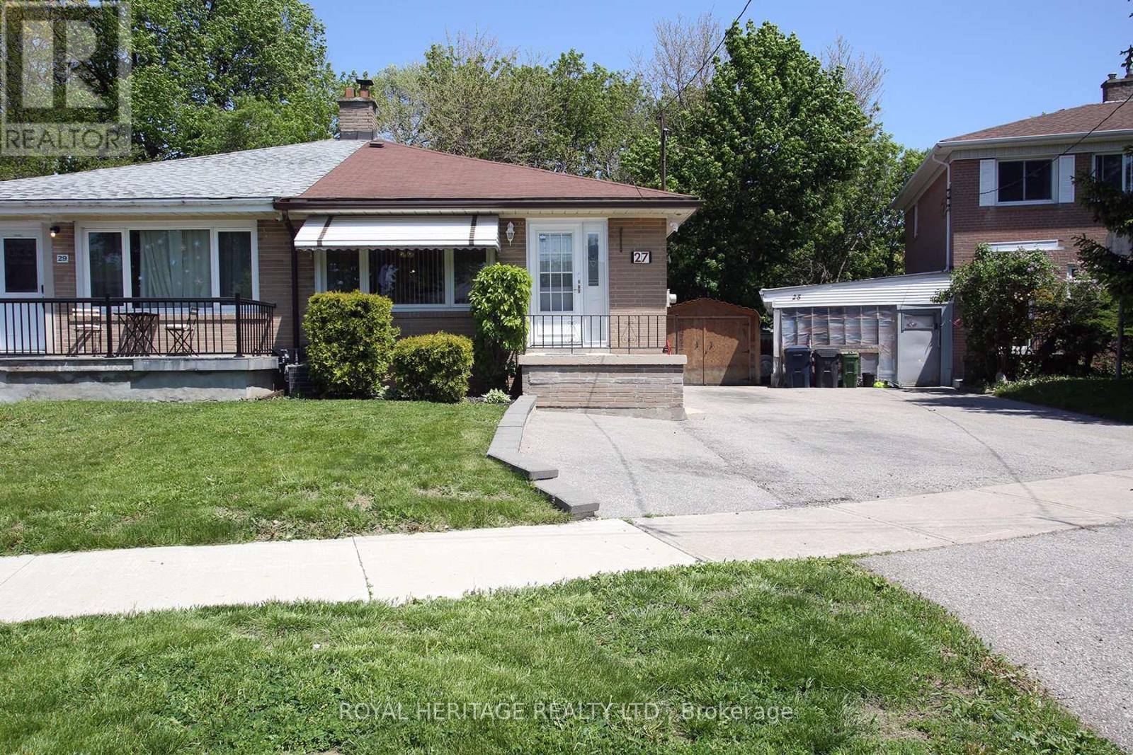 27 Medway Crescent, Toronto, Ontario  M1P 3T7 - Photo 3 - E13220178