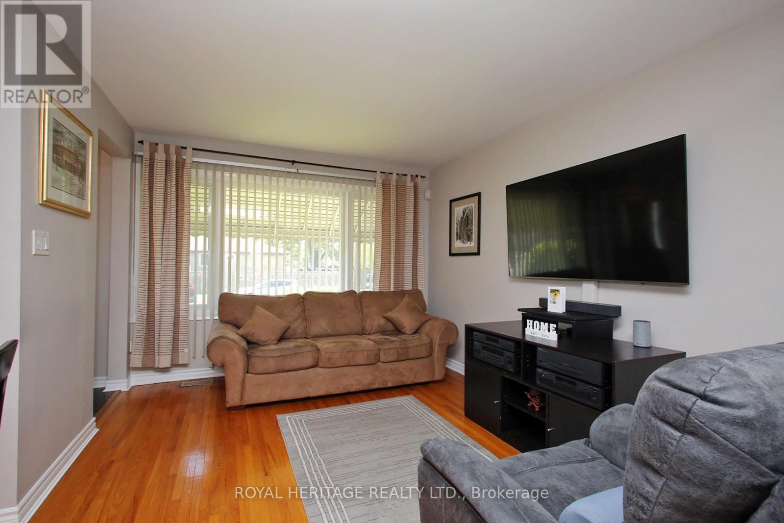 27 Medway Crescent, Toronto, Ontario  M1P 3T7 - Photo 7 - E13220178