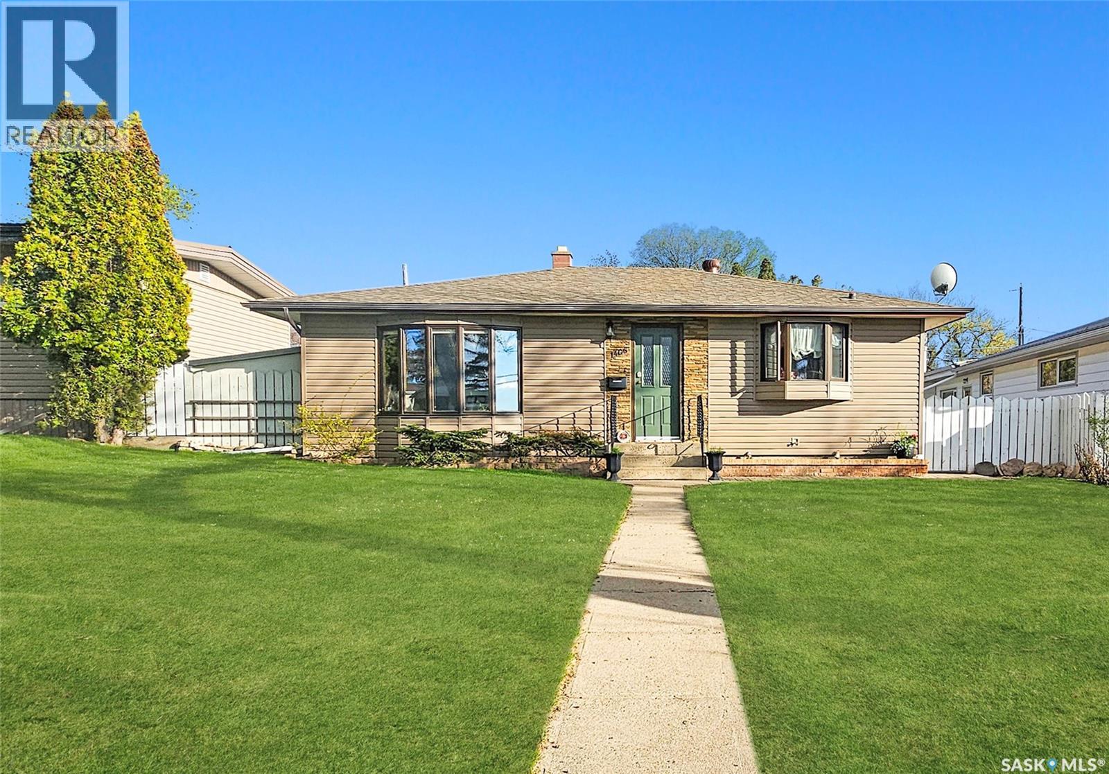 1406 Ashley Drive, Swift Current, Saskatchewan  S9H 1N5 - Photo 1 - SK037681