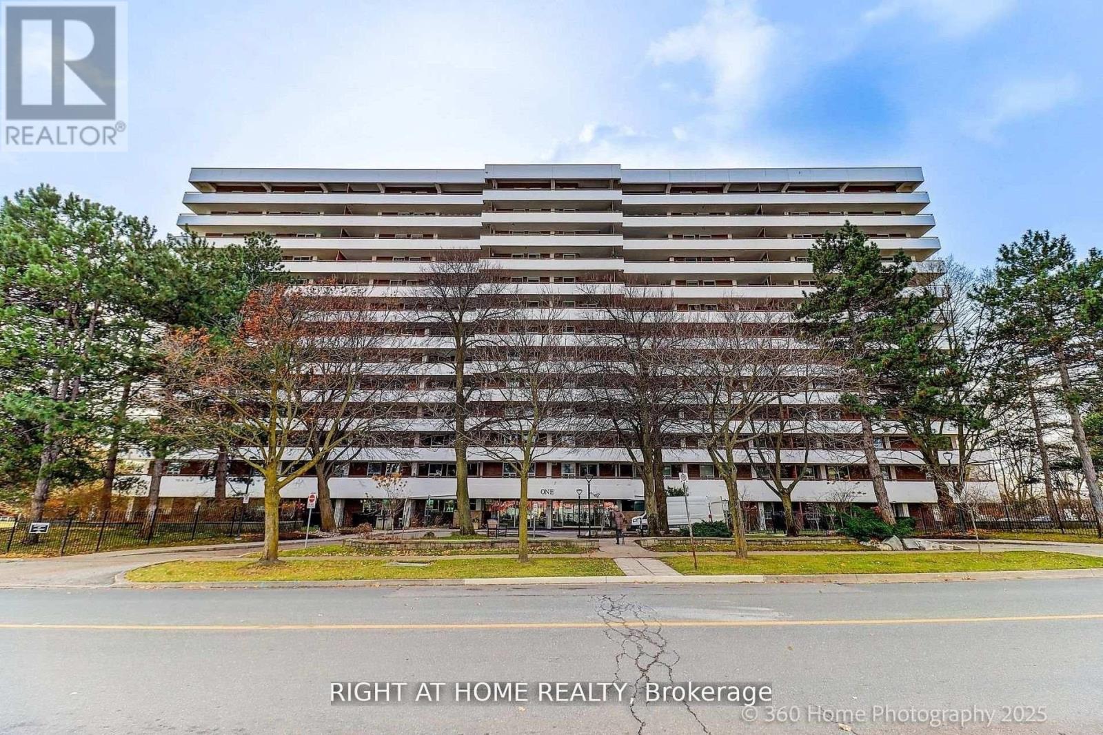 803 - 1 Royal Orchard Boulevard, Markham, Ontario L3T 3C2 - Photo 1 - N13220168