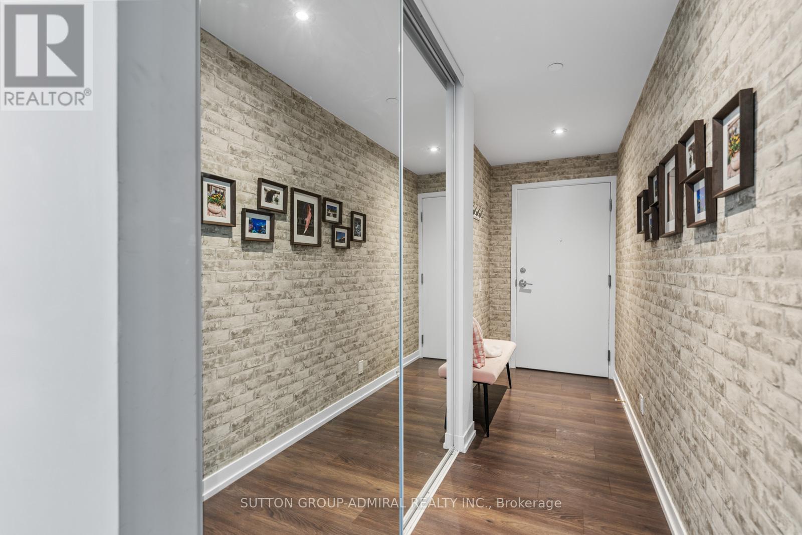 1606 - 950 Portage Parkway, Vaughan, Ontario  L4K 0J7 - Photo 2 - N13220182