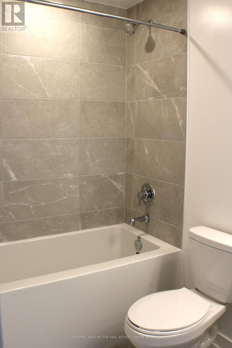 309b - 715 Davis Drive, Newmarket, Ontario  L3Y 0J1 - Photo 13 - N13220226