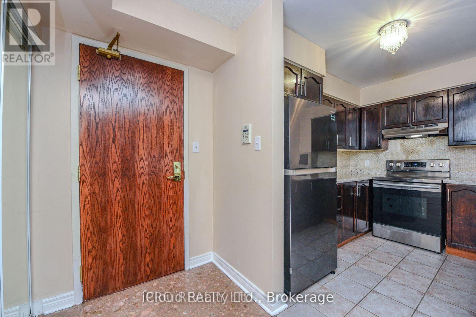 302 - 156 Enfield Place, Mississauga, Ontario  L5B 4L8 - Photo 4 - W13220152
