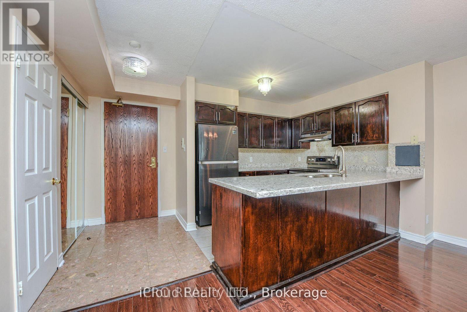 302 - 156 Enfield Place, Mississauga, Ontario  L5B 4L8 - Photo 5 - W13220152