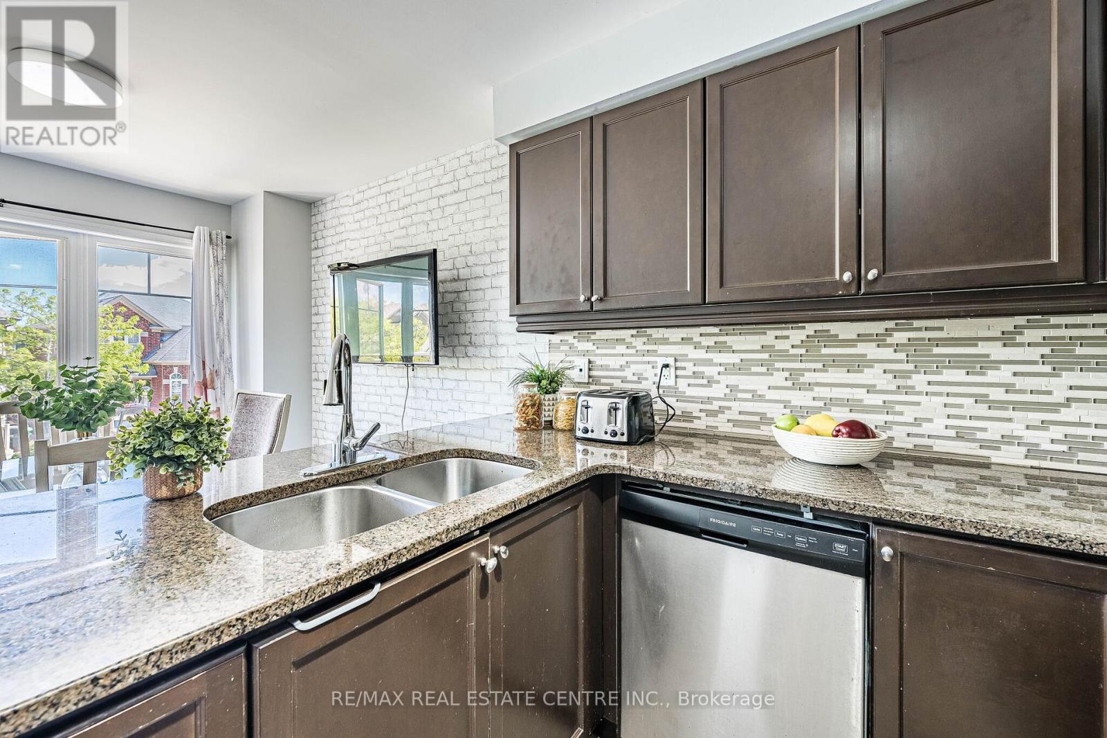 28 Lathbury Street, Brampton, Ontario  L7A 0R5 - Photo 10 - W13220156
