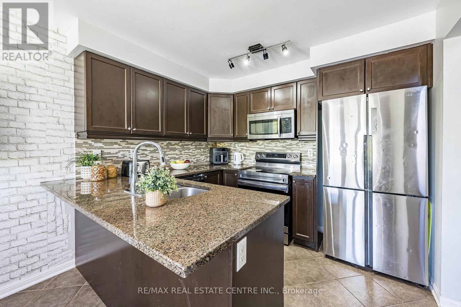 28 Lathbury Street, Brampton, Ontario  L7A 0R5 - Photo 8 - W13220156