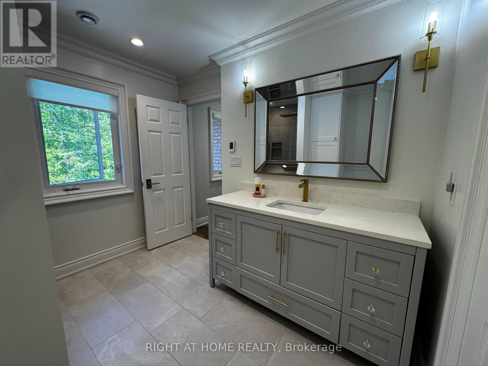 2134 Grenville Drive, Oakville, Ontario  L6H 3Y6 - Photo 14 - W13220264