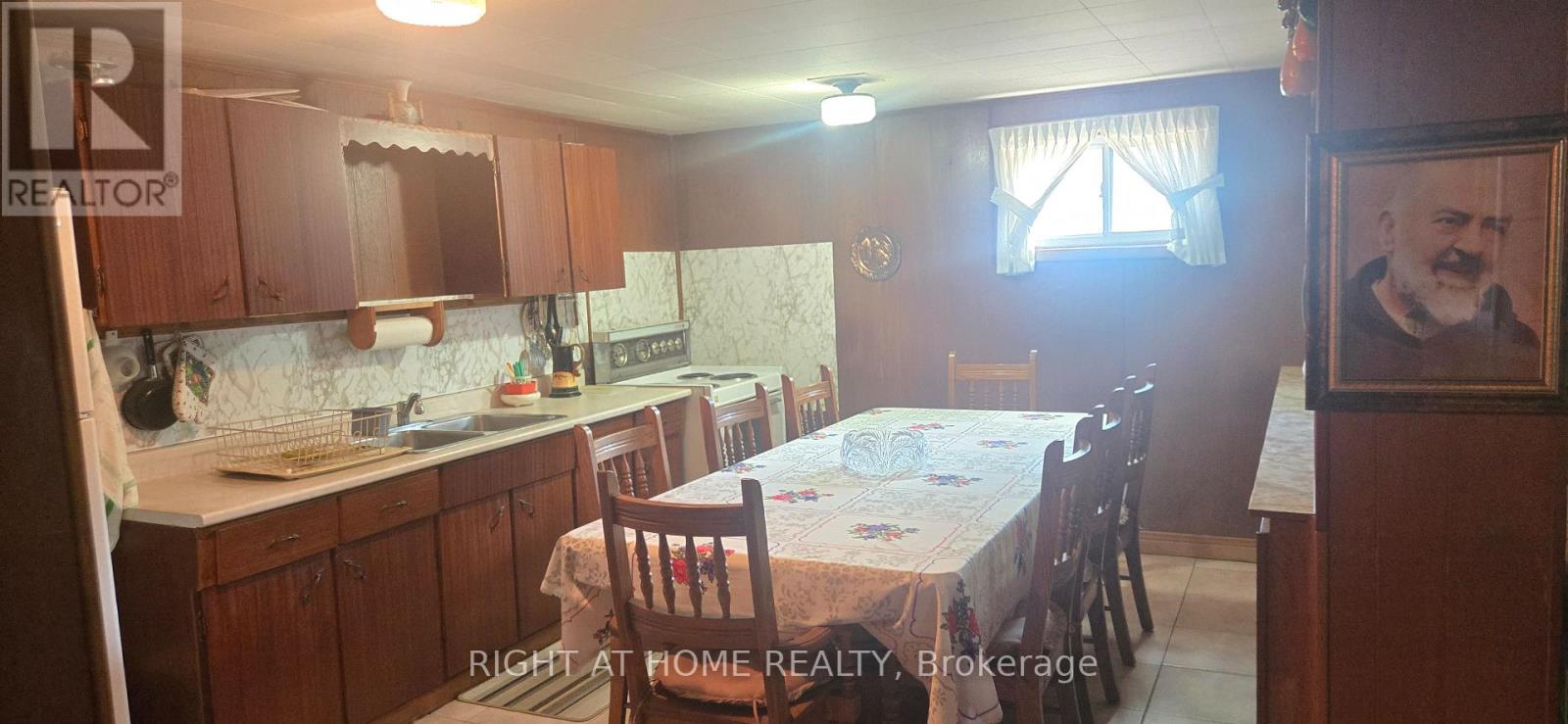 7 Daystrom Drive, Toronto, Ontario  M9M 2A8 - Photo 12 - W13220278