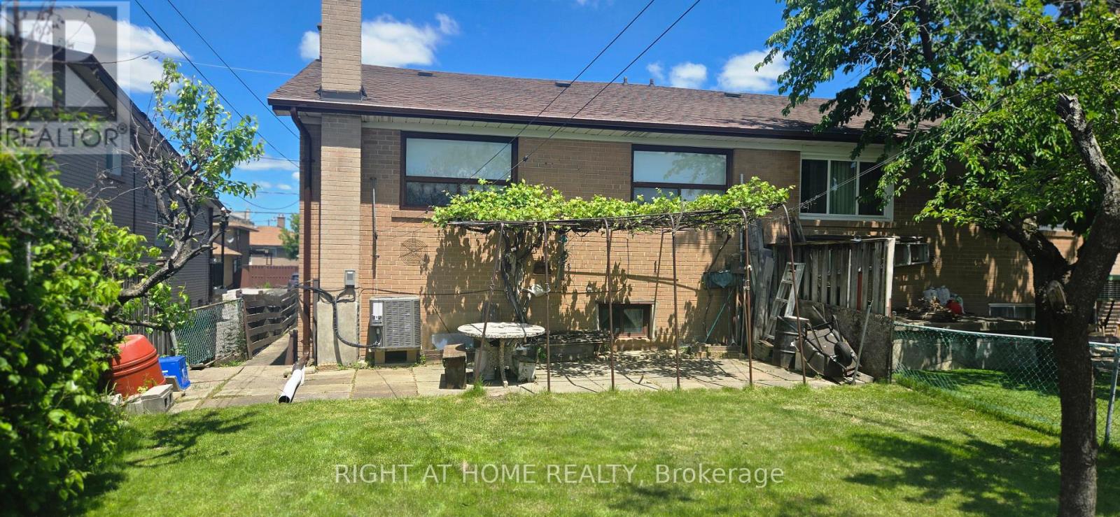 7 Daystrom Drive, Toronto, Ontario  M9M 2A8 - Photo 2 - W13220278