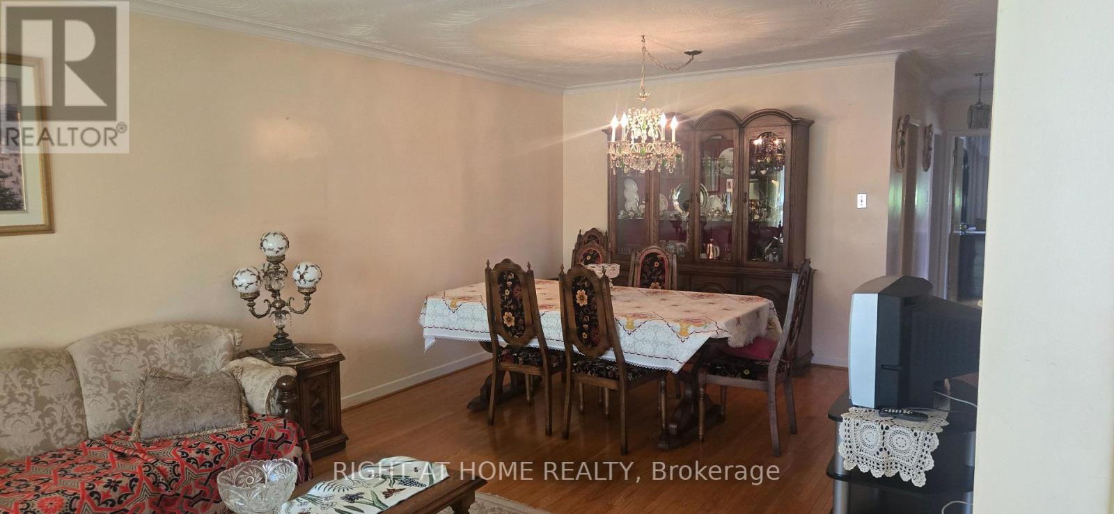 7 Daystrom Drive, Toronto, Ontario  M9M 2A8 - Photo 7 - W13220278